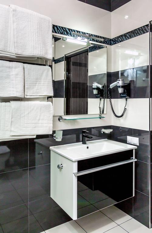 Hotel Premier Kamyanske Dış mekan fotoğraf